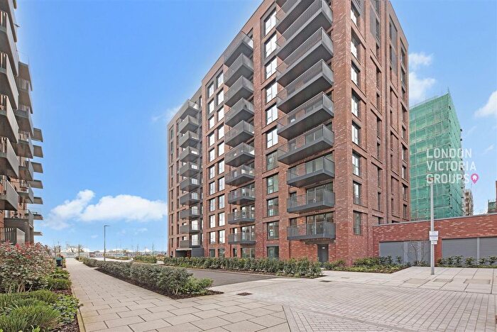 1 Bedroom Flat For Sale In Cedrus Avenue, Southall, UB1