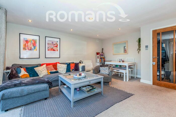 2 Bedroom Flat To Rent In Springfield Road, Windsor, SL4