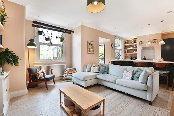 2 Bedroom Flat For Sale In Hurstbourne Road, London, SE23