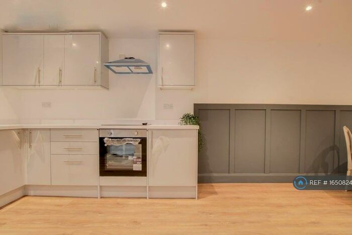 5 Bedroom End Of Terrace House To Rent In Chevers Pawen, Basildon, SS13