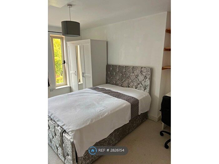 3 Bedroom Flat To Rent In Lawrence Square, York, YO10