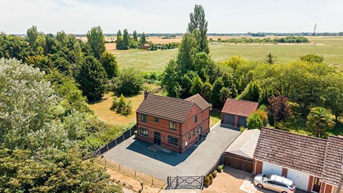 4 Bedroom Detached House For Sale In Middle Broad Drove, Tydd St Giles, Wisbech, Cambrigeshire, PE13