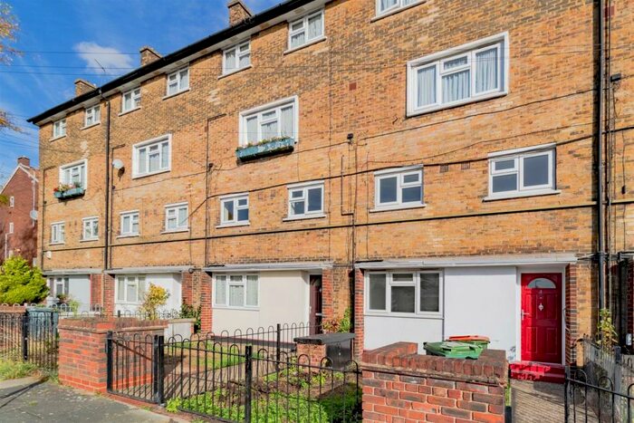 3 Bedroom House To Rent In Princes Terrace, London, E13