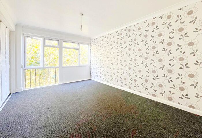 1 Bedroom Apartment For Sale In The Knares, Lee Chapel South, Basildon, Essex, SS16