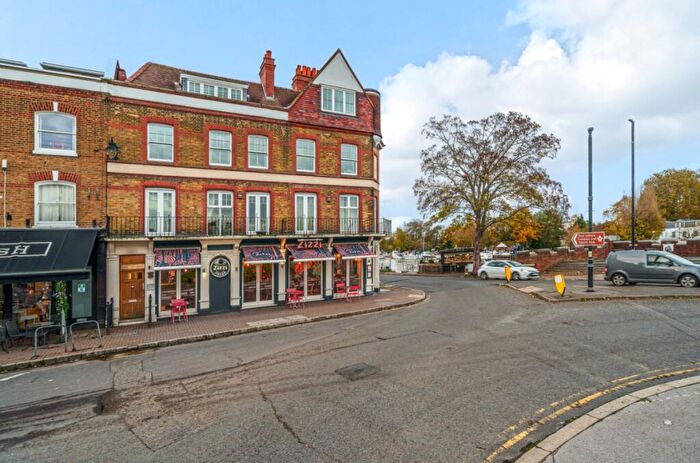 1 Bedroom Flat To Rent In Bridge Road, East Molesey, KT8