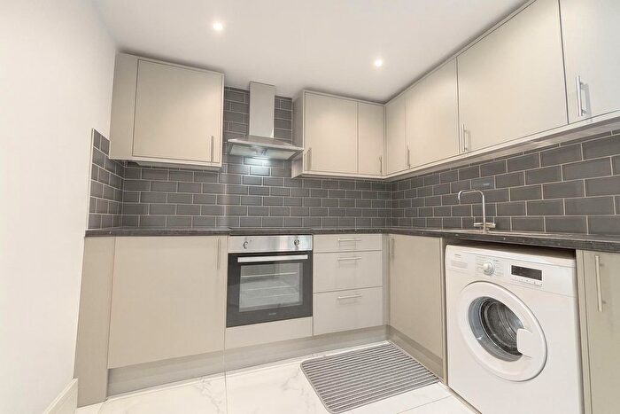 2 Bedroom Flat To Rent In Rutland Avenue, High Wycombe, HP12