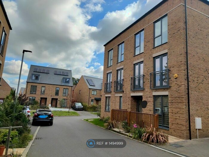 3 Bedroom Semi-Detached House To Rent In Dickens Drive, Coulsdon, CR5