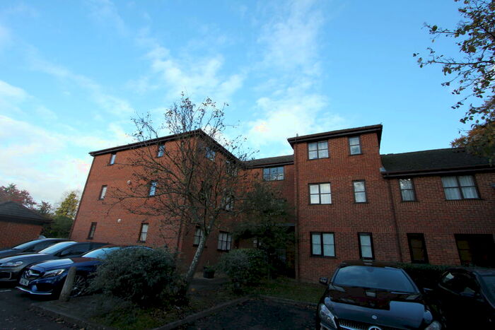 1 Bedroom Flat To Rent In Cranbrook, Woburn Sands, MK17
