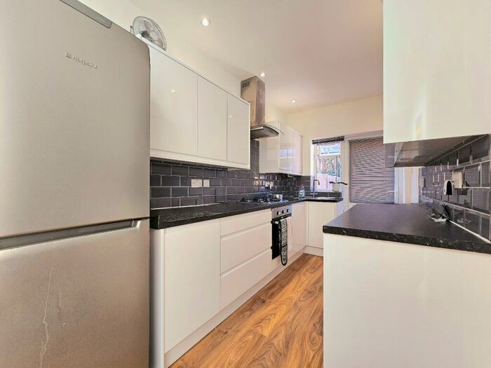 2 Bedroom Flat To Rent In Torridon Road, Catford, SE6