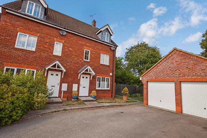 3 Bedroom Town House To Rent In Gibbards Close, Sharnbrook Village, Bedfordshire, MK44