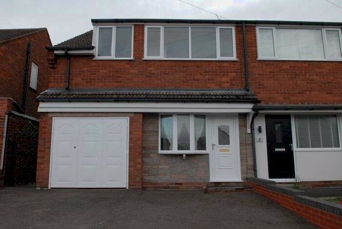 3 Bedroom Property To Rent In Kingswood Road, Kingswinford, DY6