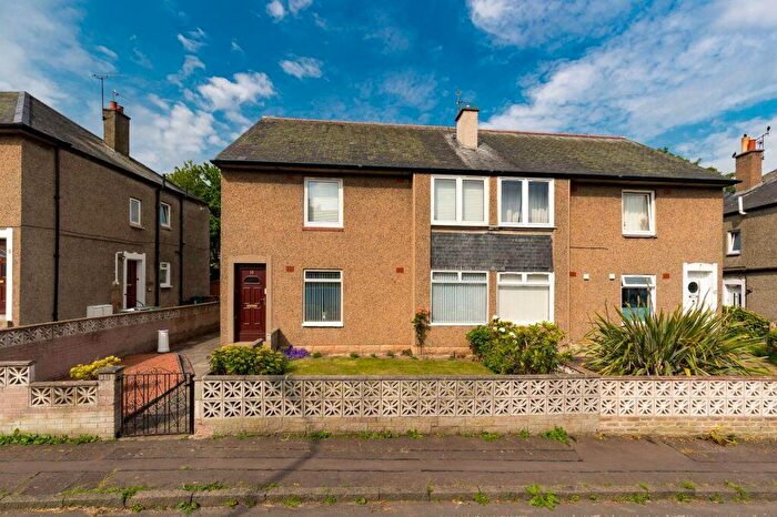 2 Bedroom Flat For Sale In Colinton Mains Grove, Edinburgh, EH13