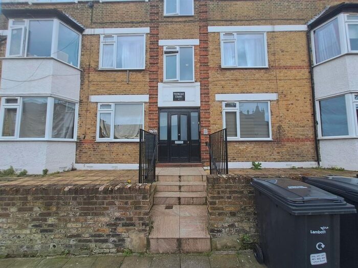 2 Bedroom Flat To Rent In Tremaine Court, Lyham Road, London, SW2