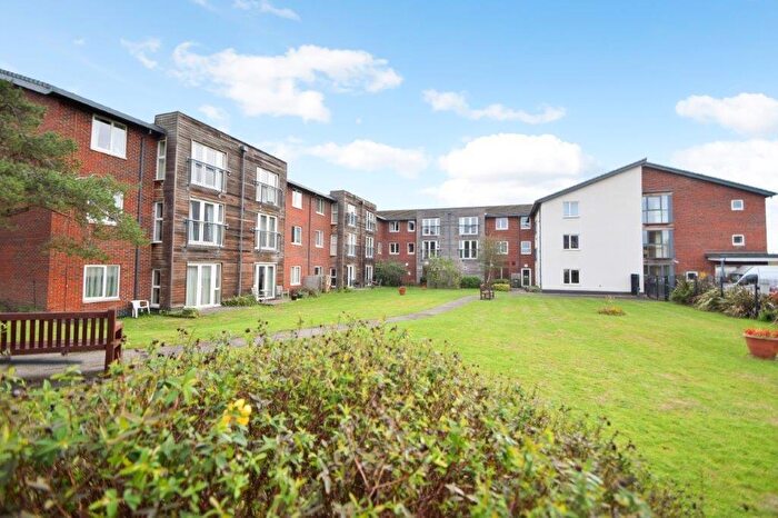 2 Bedroom Apartment For Sale In Forest Close, Wexham, Berkshire, SL2
