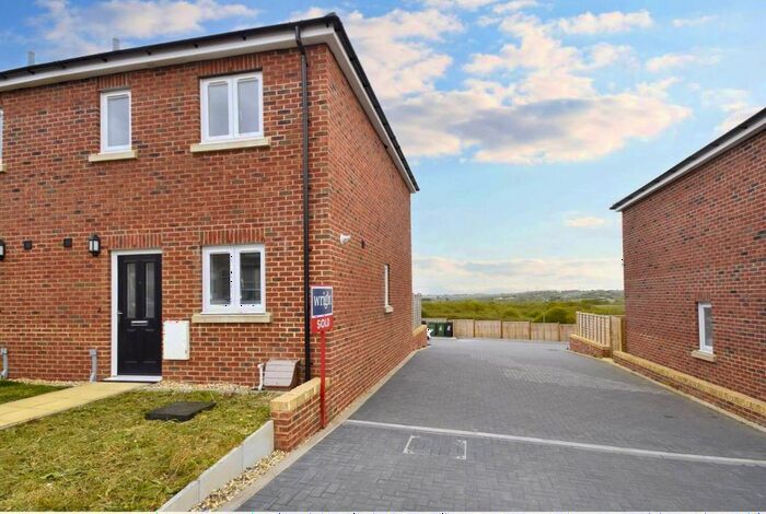 3 Bedroom Semi-Detached House To Rent In Horsebridge Hill, Newport, PO30