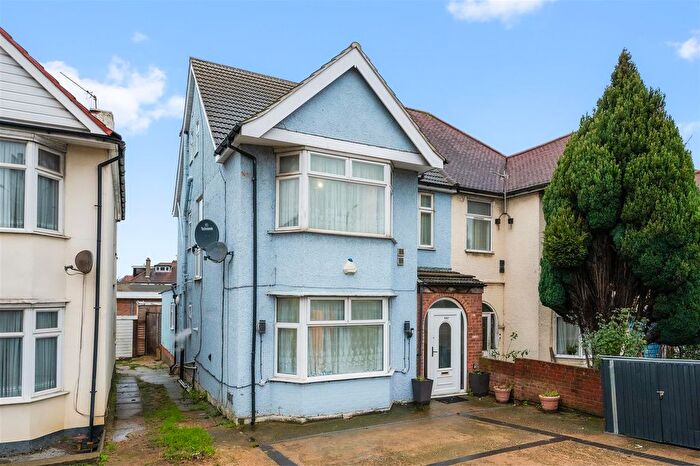 4 Bedroom Semi Detached House For Sale In North Circular Road, London, NW10
