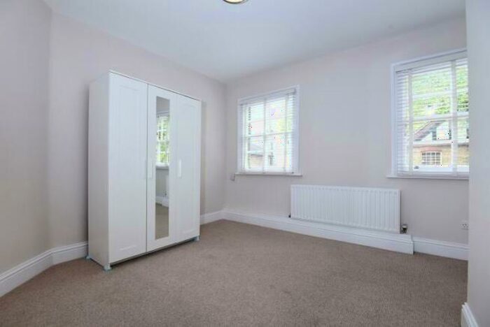 3 Bedroom Flat To Rent In Cosser Street, London, SE1