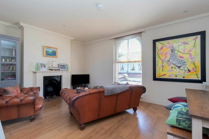 2 Bedroom Flat To Rent In Broad Street, Teddington, TW11