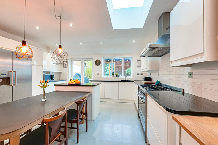 4 Bedroom Terraced House For Sale In Glendale Gardens, Leigh-on-sea, SS9