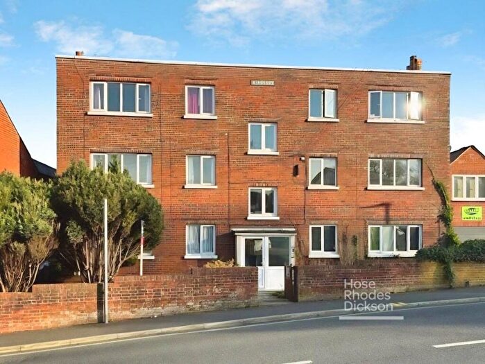 2 Bedroom Apartment For Sale In Park Road, Cowes, Isle Of Wight, PO31