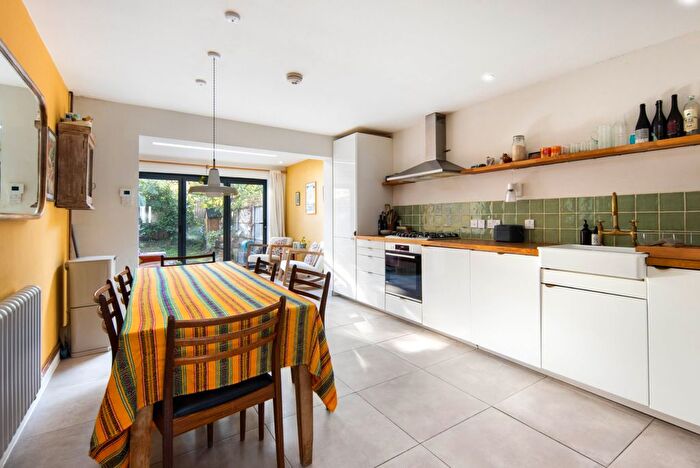 3 Bedroom Terraced House For Sale In Cromford Path, Homerton, London, E5