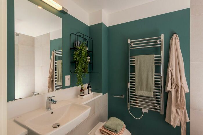 1 Bedroom Apartment For Sale In Station Approach, Woodside Park, London, N12