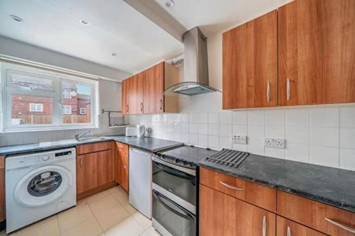 2 Bedroom Maisonette To Rent In Ellerslie Gardens, London, NW10