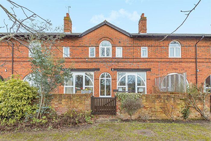 3 Bedroom Cottage To Rent In Guileshill Lane Ockham, GU23