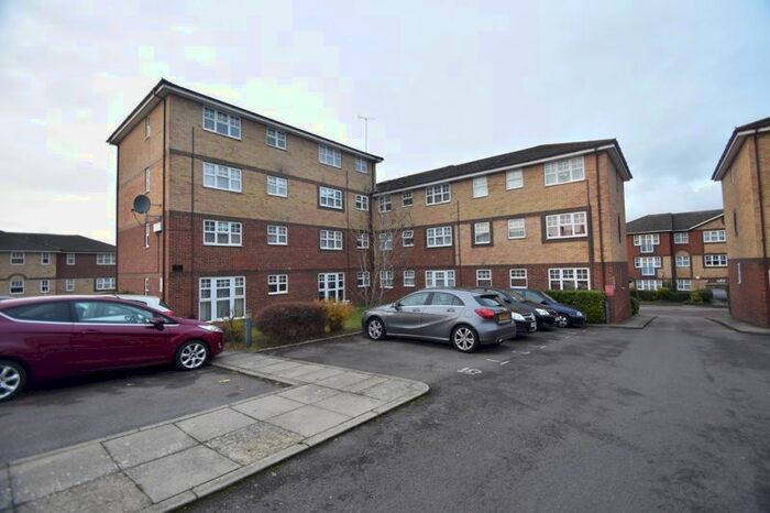2 Bedroom Flat To Rent In Earls Meade, Luton, LU2