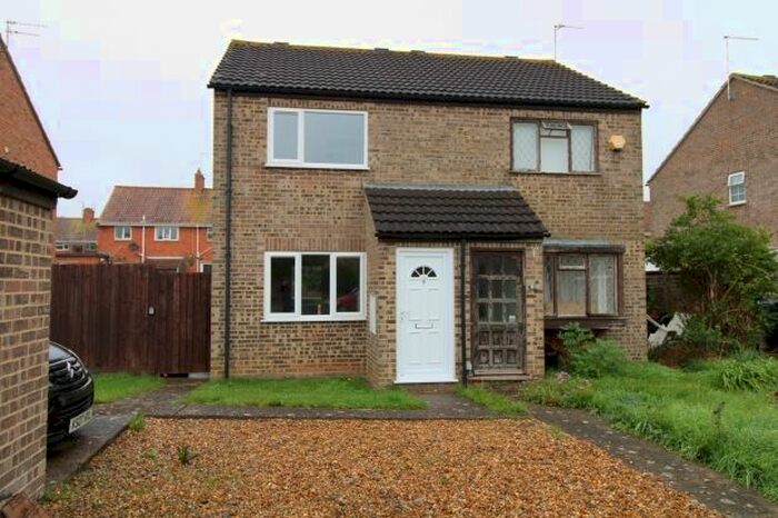 2 Bedroom Semi-Detached House To Rent In Berry Close, Bridgwater, TA6