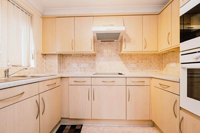 2 Bedroom Retirement Property For Sale In Myddleton Court, Hornchurch, RM11