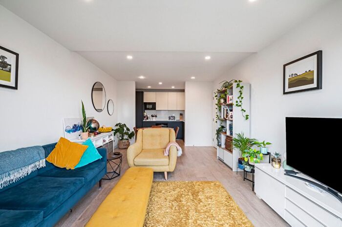 2 Bedroom Flat For Sale In Atheldene Road, Earlsfield, London, SW18