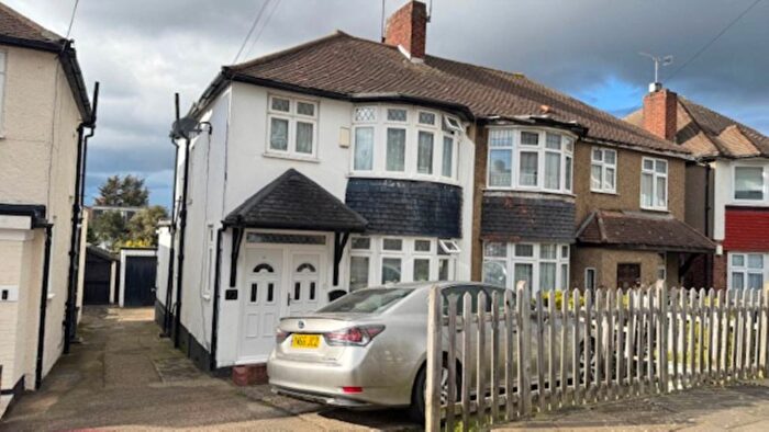 3 Bedroom Semi-Detached House To Rent In Caterham Ave, Ilford, IG5