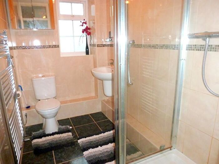 2 Bedroom Flat To Rent In Arborfield Close, Slough, Berkshire, SL1