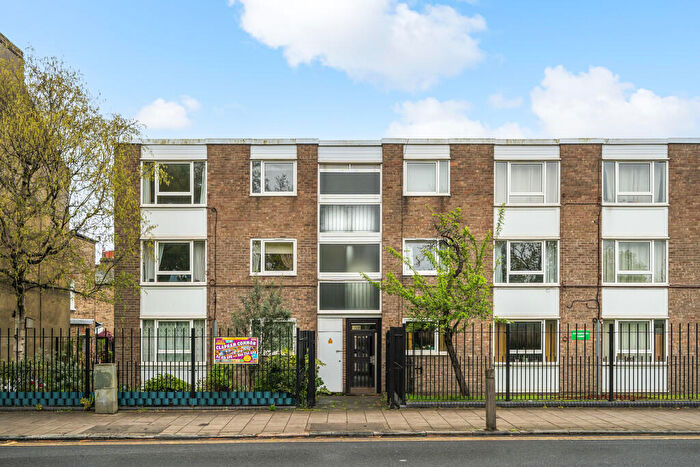 1 Bedroom Apartment To Rent In Bolingbroke Grove, Battersea, SW11