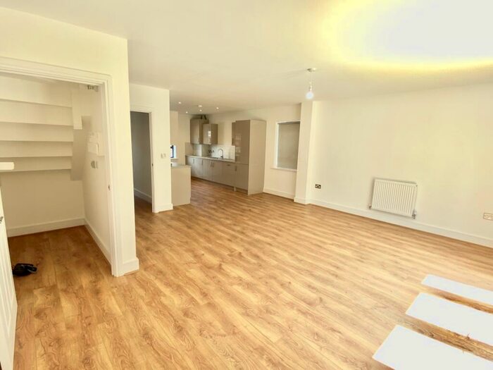 4 Bedroom Town House To Rent In Darbyshire Road Wellesley, GU11