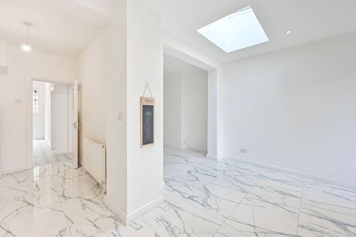 3 Bedroom House To Rent In Sanderstead Road, Leyton, London, E10