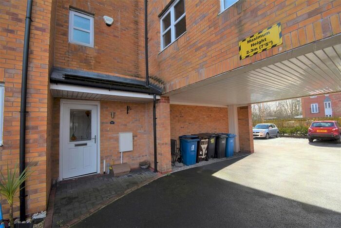 5 Bedroom Town House To Rent In Briarwood Close, Astley, Manchester, M29