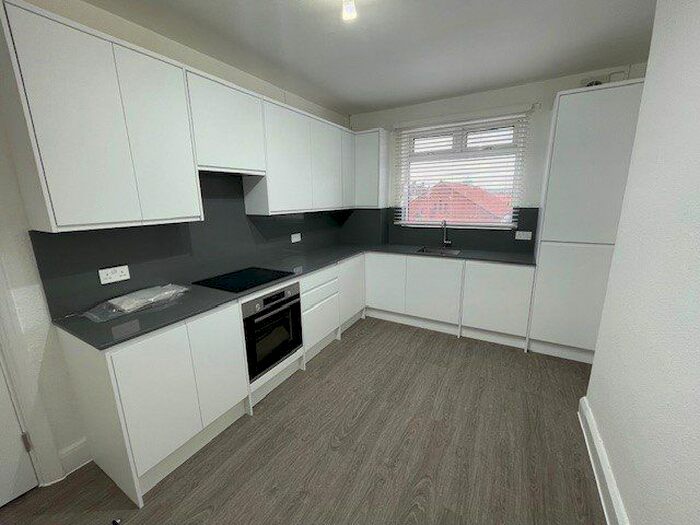 3 Bedroom Flat To Rent In Watling Avenue, Burnt Oak, Edgware, HA8
