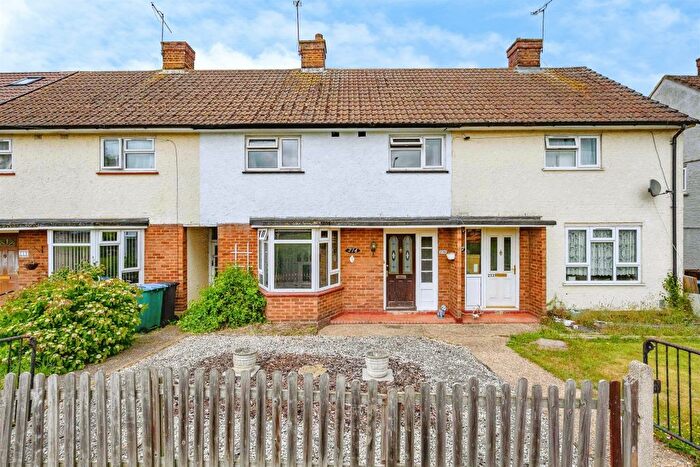 3 Bedroom Terraced House For Sale In Sheepcot Lane, Watford, WD25