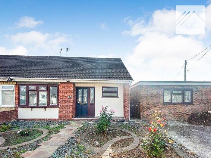 2 Bedroom Bungalow For Sale In Clinton Road, Canvey Island, SS8