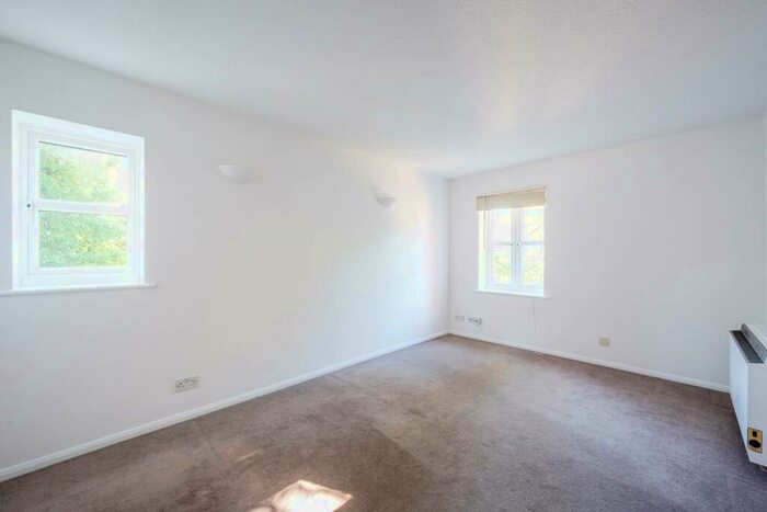 1 Bedroom Maisonette To Rent In Heather Close, Guildford, GU2