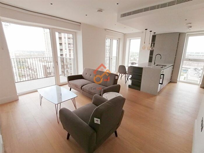 2 Bedroom Flat To Rent In Parkside Apartments, Cascade Way, London, W12