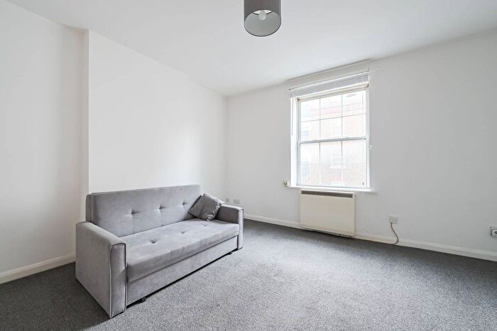 1 Bedroom Flat To Rent In Old Castle Street, Aldgate, London, E1