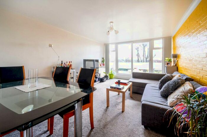 2 Bedroom Flat To Rent In Woking, Woking, GU22
