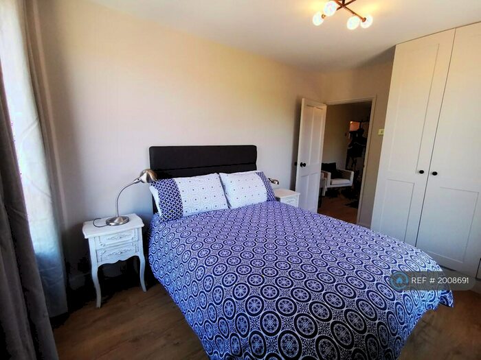 2 Bedroom Flat To Rent In Copenhagen Street, London, N1