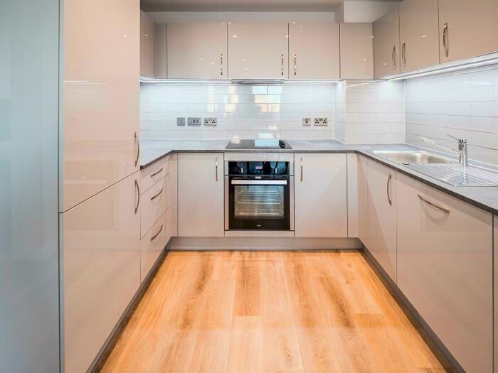 2 Bedroom Apartment To Rent In Flat :: The Quarters, M1