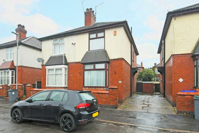 3 Bedroom Semi-Detached House To Rent In Lansdowne Road, Stoke-On-Trent, Staffordshire, ST4