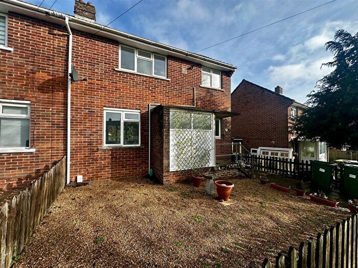 3 Bedroom Semi Detached House To Rent In Southampton Hill, Fareham, PO14