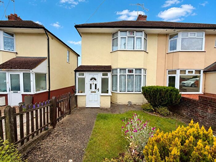 3 Bedroom Semi Detached House For Sale In Newport Road, Aldershot, Hampshire, GU12
